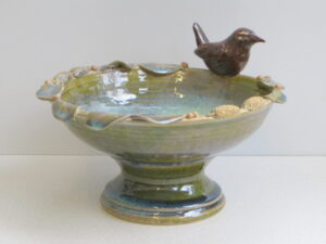 wren on a pedestal bowl